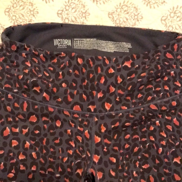VICTORIA’S Secret Knockout Leggings Cheetah Animal Print size small - Picture 2 of 5